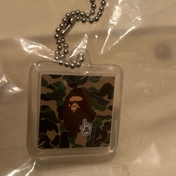 A Bathing Ape BAPE Keychain Green Camo Camouflage Logo Streetwear NEW - Picture 1 of 7